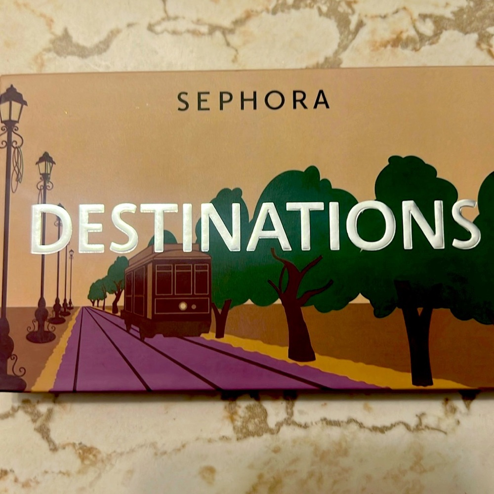 Sephora eyeshadow pallet in destination brand new